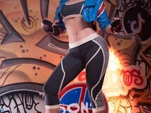 俄妹COS街霸6嘉米 油腻穿搭展极致腰臀比