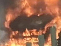 南宁清厢快速路电动车追尾起火,无人员伤亡