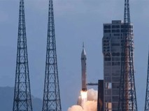 长征十号一子级携梦舟飞船成功首飞,我国载人登月迈出关键一步