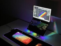 桌搭党必看!新年高颜值RGB光效同步键盘选购指南