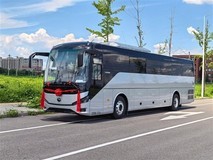 韩路提顶配宇通C12客车,百万元改装为高端自行式房车