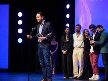 33号远征队横扫DICE四项大奖,巅峰守卫压轴争议引爆行业舆情风暴