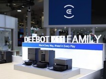 IFA2025:科沃斯首款无限续航滚筒洗地机器人地宝X11全球亮相