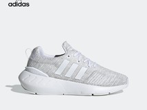 阿迪达斯儿童跑鞋95元抢