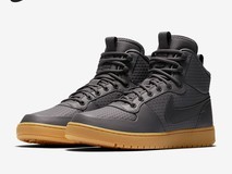 NIKE耐克男款板鞋295元抢