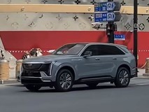 凯迪拉克ESCALADE IQ实车亮相上海街头