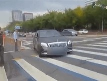 无证男子驾迈巴赫闯禁行被拘15天