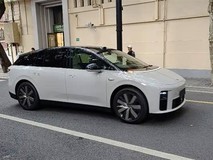 理想汽车i6实车亮相,定位中大型纯电SUV,9月底上市