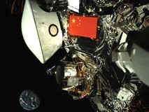 天问二号传回深空合影:五星红旗闪耀地球同框