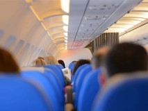 国庆中秋双节临近:高铁票紧俏机票涨价,弃程出行引争议