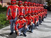 京东外卖新工服曝光 红色赛车风引热议