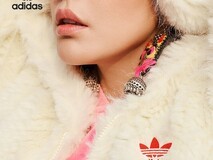 阿迪达斯三叶草女外套419元