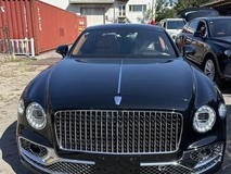 2024款宾利飞驰4.0T雅度版实拍:鲸鱼黑外观+双拼内饰,售315万元