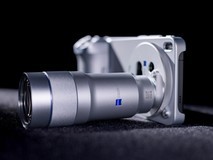 vivo X300 Ultra全球亮相 搭载400mm增距镜引爆MWC