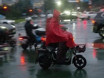 史上最严电动车新规引争议:安全与便利如何平衡