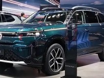 全新中大型SUV亮相:贯穿灯带+EA888 Evo5动力,科技配置拉满