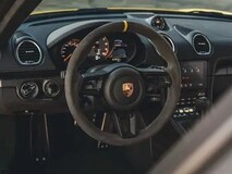 保时捷销量下滑面临转型挑战