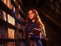 俄罗斯COSER还原原著特莉丝蓝眼造型引热议