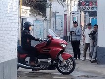 长城首款水平对置8缸摩托车震撼问世