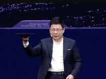 华为发布Mate XT 2三折叠旗舰,16GB+1TB顶配售价2.4999万元