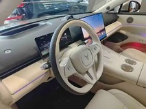 岚图追光L实车到店,800V快充+华为智驾抢先体验