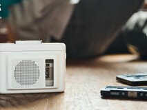 Maxell推复古便携磁带播放器