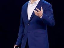 不搞虚假繁荣!人民日报专访刘庆峰揭秘AI国家队的硬核逻辑