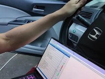 “男子用2012款本田CR-V打造极品飞车外接控制器”