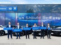 长安汽车欧洲首家旗舰店开业 深蓝S07全球战略车型首发