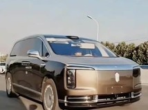 尊界V800实车亮相:5.5米级旗舰MPV,1.5T增程+双电机四驱