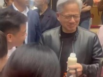 黄仁勋北京尝豆汁皱眉引热议,台北展上幽默回应