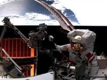 神舟十九号返回舱成功着陆