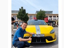 小米总裁卢伟冰欧洲试驾SU7 Ultra引发热议