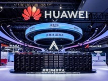 华为昇腾384超节点首秀线下,荣膺WAIC 2025“镇馆之宝”