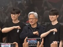 黄仁勋访韩T1电竞基地,强调游戏是英伟达起点并深化AI合作