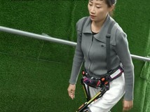 峨眉山启用徒步外骨骼机器人