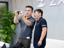 荣耀携手机车手张雪开启长期战略合作