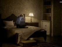 生化危机9新预告引发热议:主角床上奇葩行为引爆玩家讨论