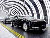 尊界S800万辆下线,余承东携手李连杰共启交付盛典