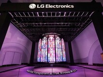 LG电子以透明OLED电视打造动态媒体艺术吊灯,惊艳亮相APEC 2025