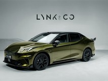 领克07 EM-P碳纤维尾翼版上市,13.98万元起售