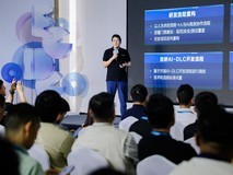 针对AI安全风险,萤石交出一套“AI辅助管理AI”的可信标准答案