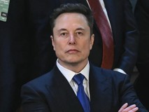 马斯克怒怼分析师建议