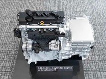 全新一代丰田Harrier路试曝光,混动+插混双动力亮相