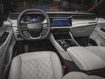 Jeep全新自由光发布:混动系统成核心卖点,起售价26.6万元