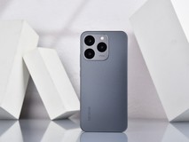 真我15T魅影黑图赏:轻薄越级小直屏