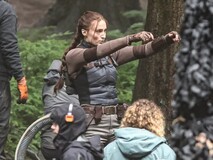 古墓丽影剧集因索菲·特纳背部旧伤复发暂停拍摄,预计两周后复工