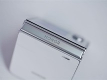 荣耀Magic V Flip2带来惊艳体验:最厉害的自拍手机究竟是谁?