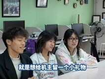 大连理工四学子拾金不昧拍视频暖还手机