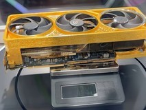 华硕展出全球唯一RTX 5090黄金显卡